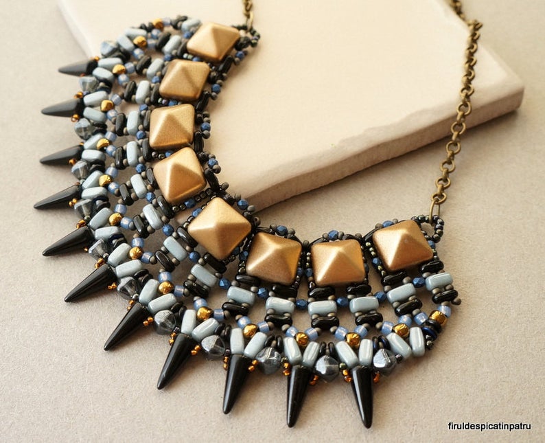 Passion4Beadwork's Lovely Tutorials Uses Many Different Beads / The