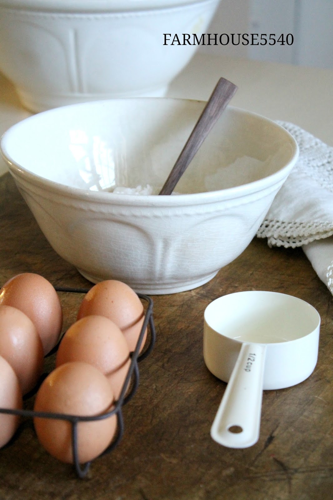 FARMHOUSE 5540 Farmhouse Inspiration Egg Baskets and Holders