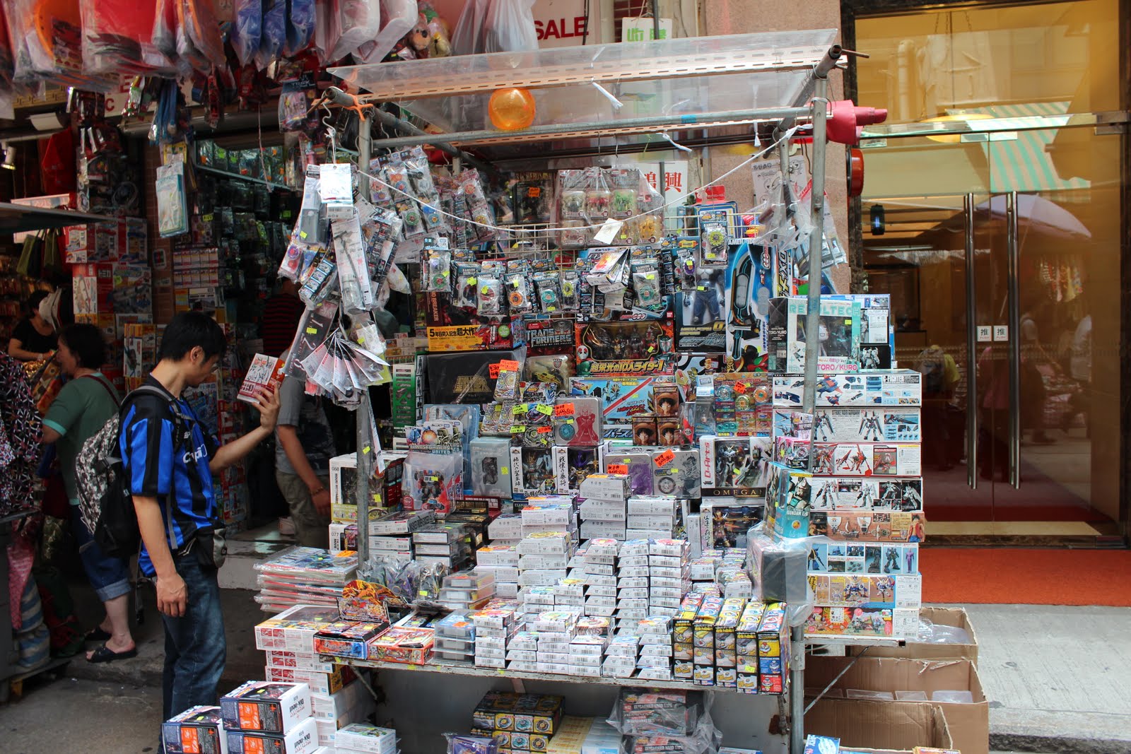 Geoff's Superheroes, Space and other incredible Toys Hong Kong Tai Yuen Street