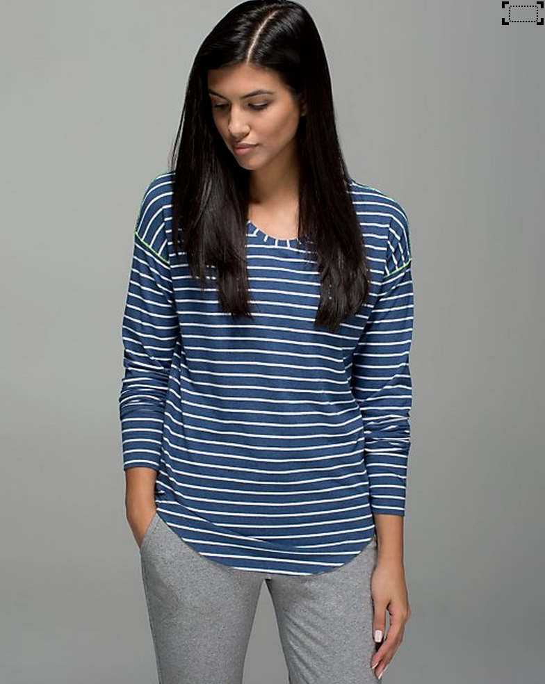 http://www.anrdoezrs.net/links/7680158/type/dlg/http://shop.lululemon.com/products/clothes-accessories/tops-long-sleeve/Weekend-Long-Sleeve?cc=18562&skuId=3602070&catId=tops-long-sleeve