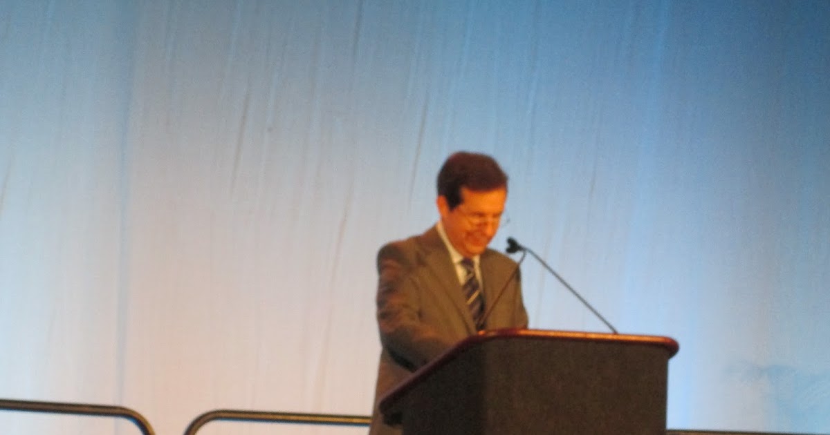 how much does news anchors get paid