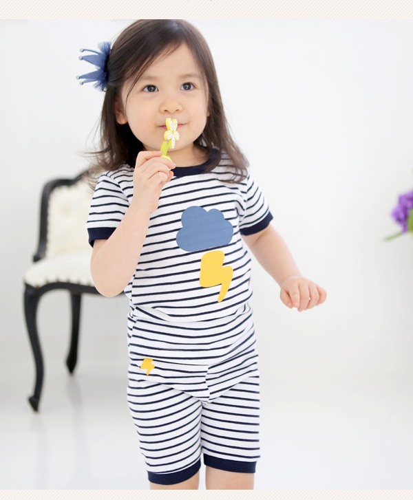 Quần áo trẻ em may bằng vải thun dẻo