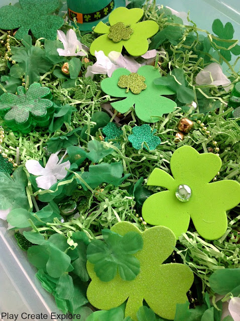 st patricks day sensory bottles