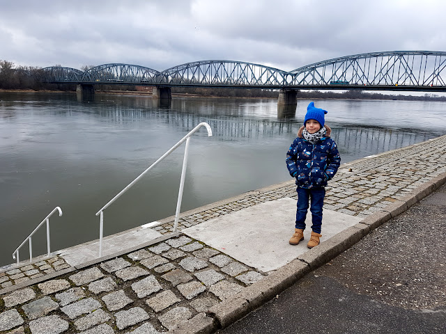 atrakcje dla dzieci w Toruniu - Planetarium w Toruniu - Muzeum Zabawek w Toruniu -Muzeum Podróżników im. Tony'ego Halika - Dom Legend Toruńskich - Pies Filuś w Toruniu - podróże z dzieckiem Toruń - Muzeum Toruńskiego Piernika - Żywe Muzeum Piernika - Bunkier Wisła atrakcje dla dzieci w Toruniu - Planetarium w Toruniu - Muzeum Zabawek w Toruniu -Muzeum Podróżników im. Tony'ego Halika - Dom Legend Toruńskich - Pies Filuś w Toruniu - podróże z dzieckiem Toruń - Muzeum Toruńskiego Piernika - Żywe Muzeum Piernika - Bunkier Wisła