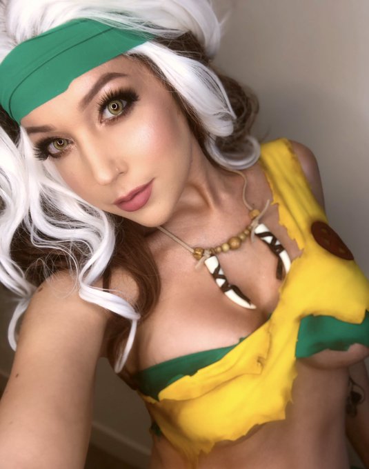 Nicole's Patreon really adds in the sexy factor to cosplay and her set...