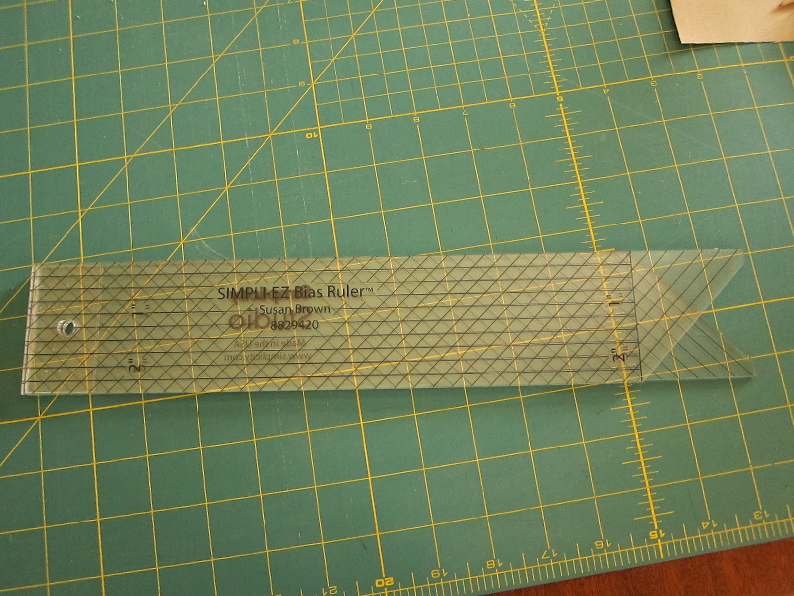 a maiden hair fern Sunkissed binding w/ SIMPLIEZ Bias Ruler