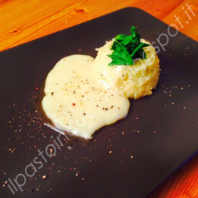 Budino di cipolle con fonduta di formaggio Pustertaler