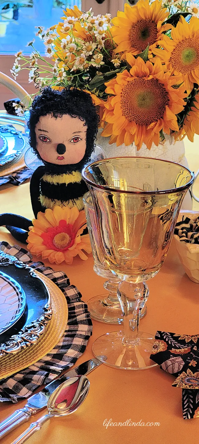 Alice in Wonderland Table and Party Favors - Debbee's Buzz