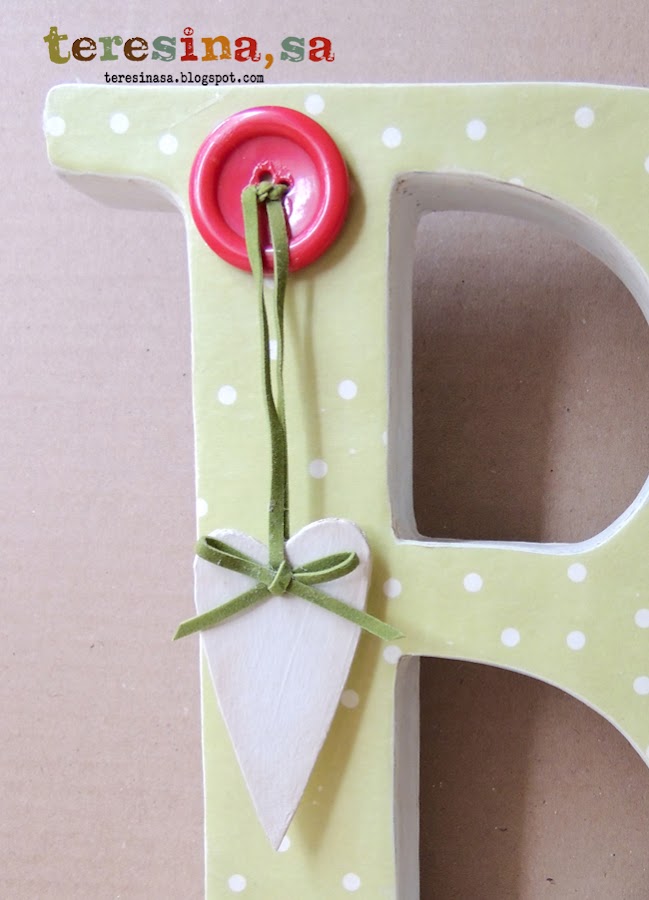 Letra de papel maché