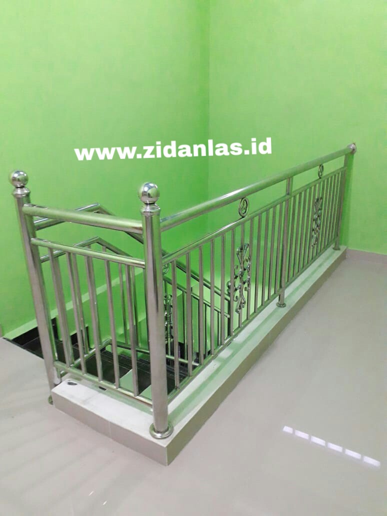 Railing Tangga Stainless Steel Pemasangan di Depok
