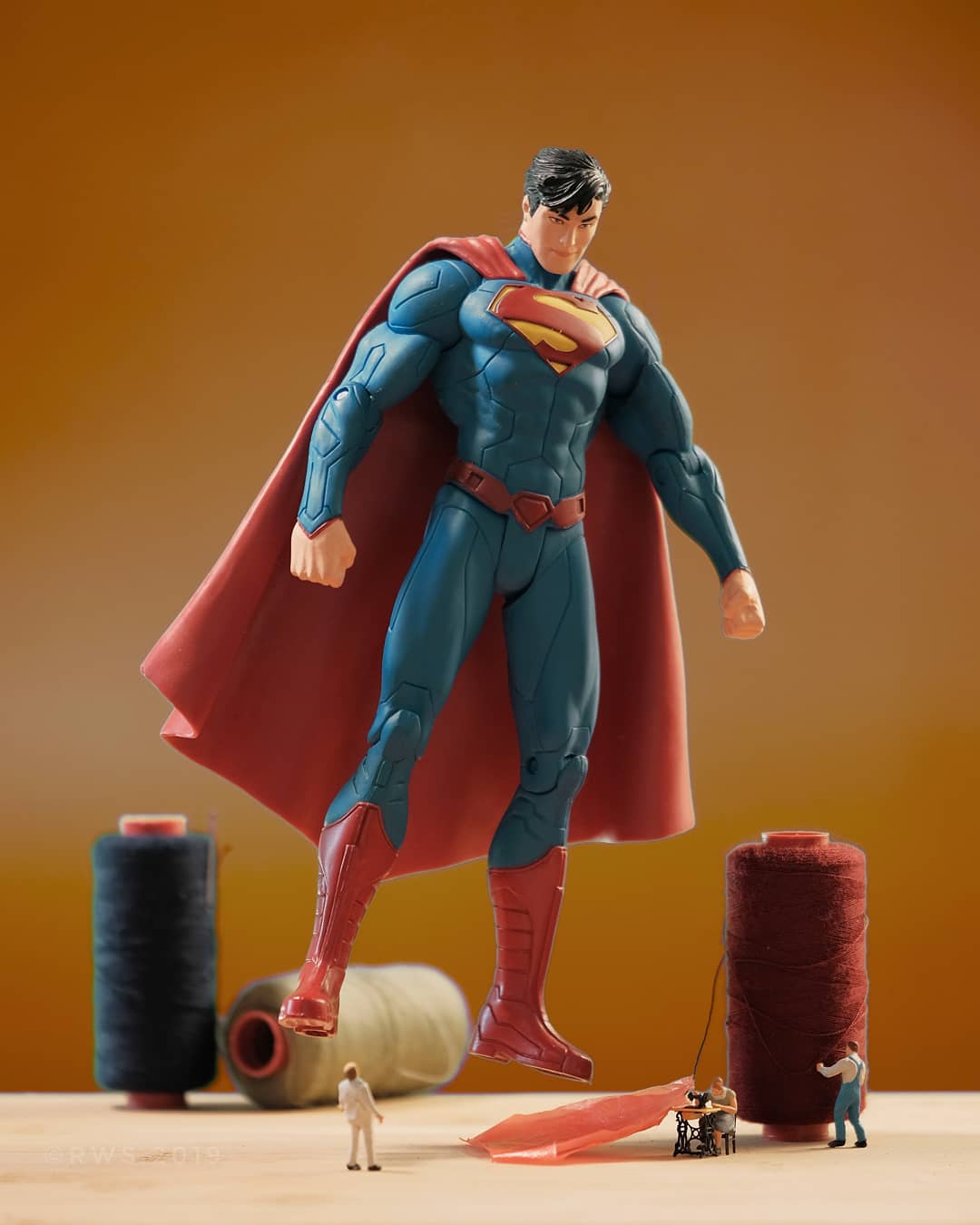 Menggabungkan Miniatur Figur Dengan Action Figure Dalam Sebuah