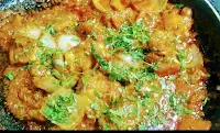 Chicken do pyaza topped with chopped coriander leaves