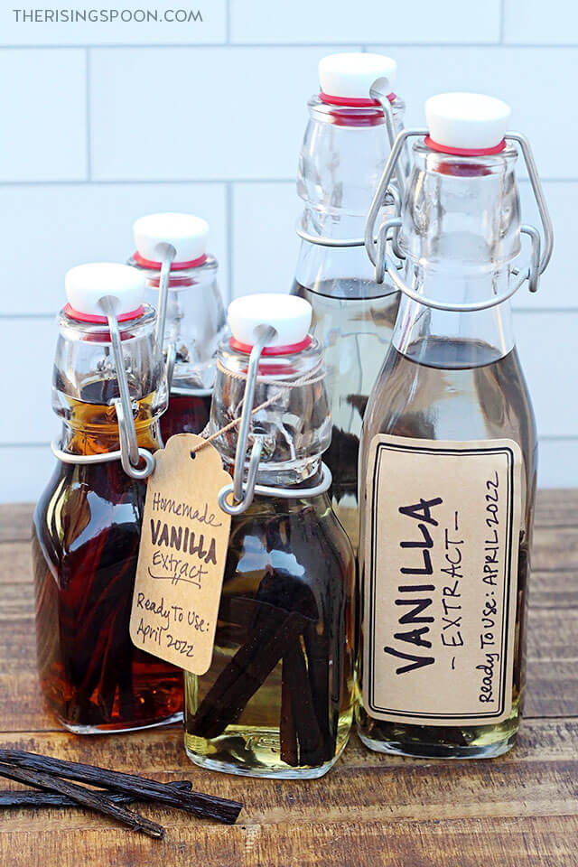 How to Make Homemade Vanilla Extract (Easy Food Gift)
