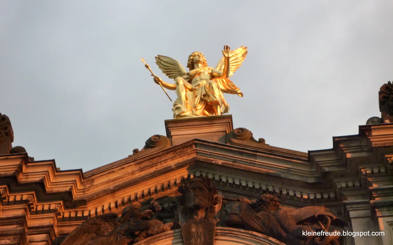 kleine freude Die mit den Flügeln /1