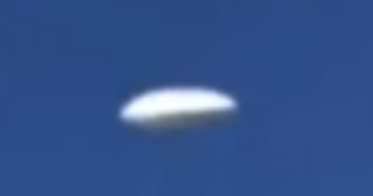 UFO%2BSEEN%2BFROM%2BA%2BPLANE.png