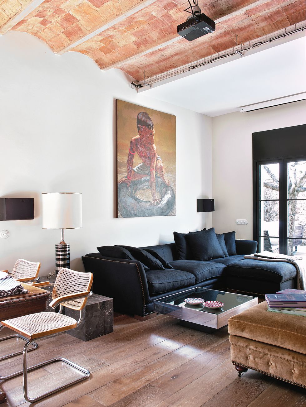 A loft with a factory look and vintage charm in Barcelona