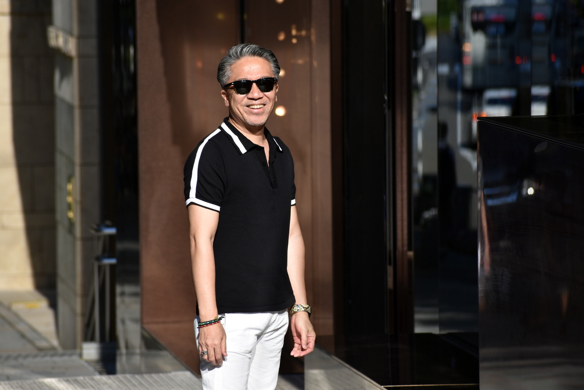 ポロシャツの裾はインでもアウトでも着こなしが難しい