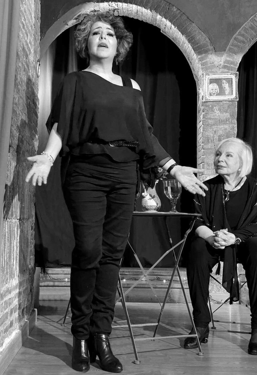 Lucila Laske y Perla Laske por Manuel Outumuro Lucila Laske y Perla Laske por Manuel Outumuro