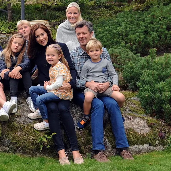 Crown Princess Mary and Crown Prince Frederik of Denmark with their children, Prince Christian, Princess Isabella, Princess Josephine and Prince Vincent, Crown Princess Victoria of Sweden and Princess Estelle, Crown Princess Mette-Marit and Crown Prince Haakon of Norway with their children, Prince Sverre Magnus and Princess Ingrid Alexandra, Prince Guillaume of Luxembourg and Princess Stephanie of Luxembourg