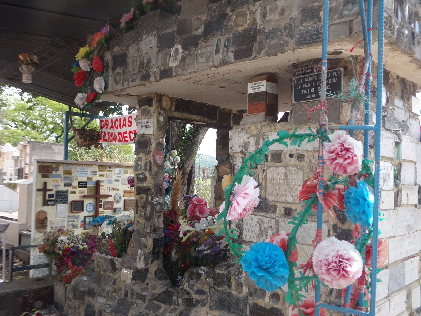 historias con pueblos TUMBA DE ALMITA SIBILA / CIVILA EN EL CEMENTERIO DEL SALVADOR EN SAN