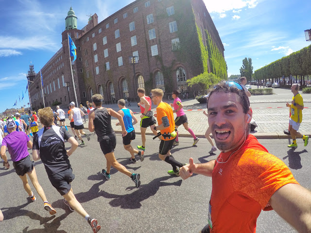 Maratón de Estocolmo pasando junto al Ayuntamiento