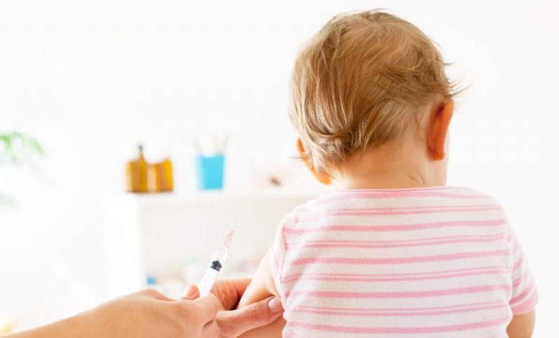 Vaccini e Genitori: dubbi e paure sui rischi correlati all'atto vaccinale