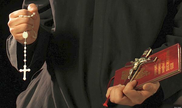 Resultado de imagen de imagenes exorcista El exorcista Ermes Macchioni, de la diócesis de Reggio Emilia