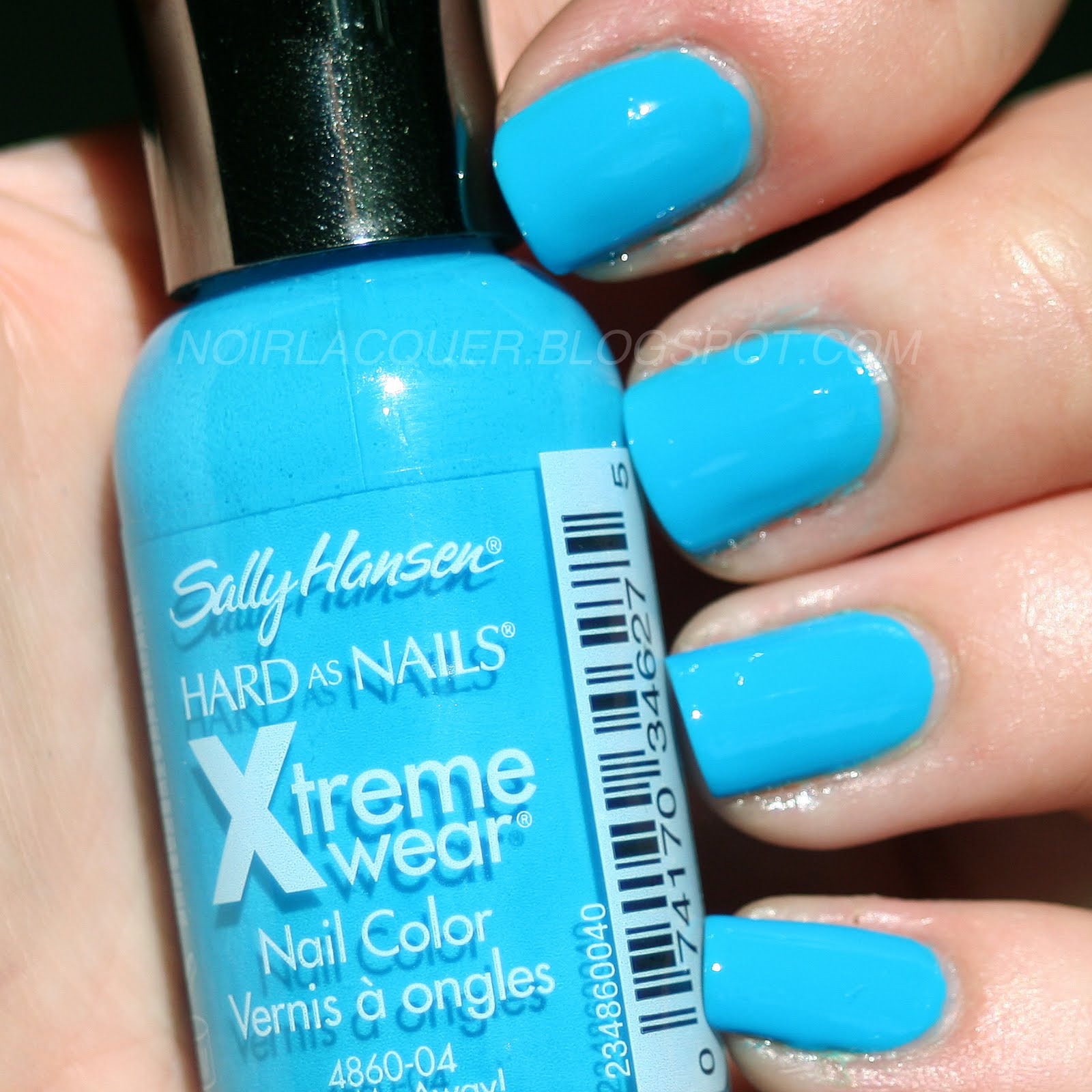 NOIR LACQUER Sally Hansen Blue Me Away!