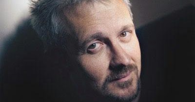 Восемнадцатилетняя малышка демонстрирует сексуальные умения Восемнадцатилетняя малышка демонстрирует сексуальные умения
