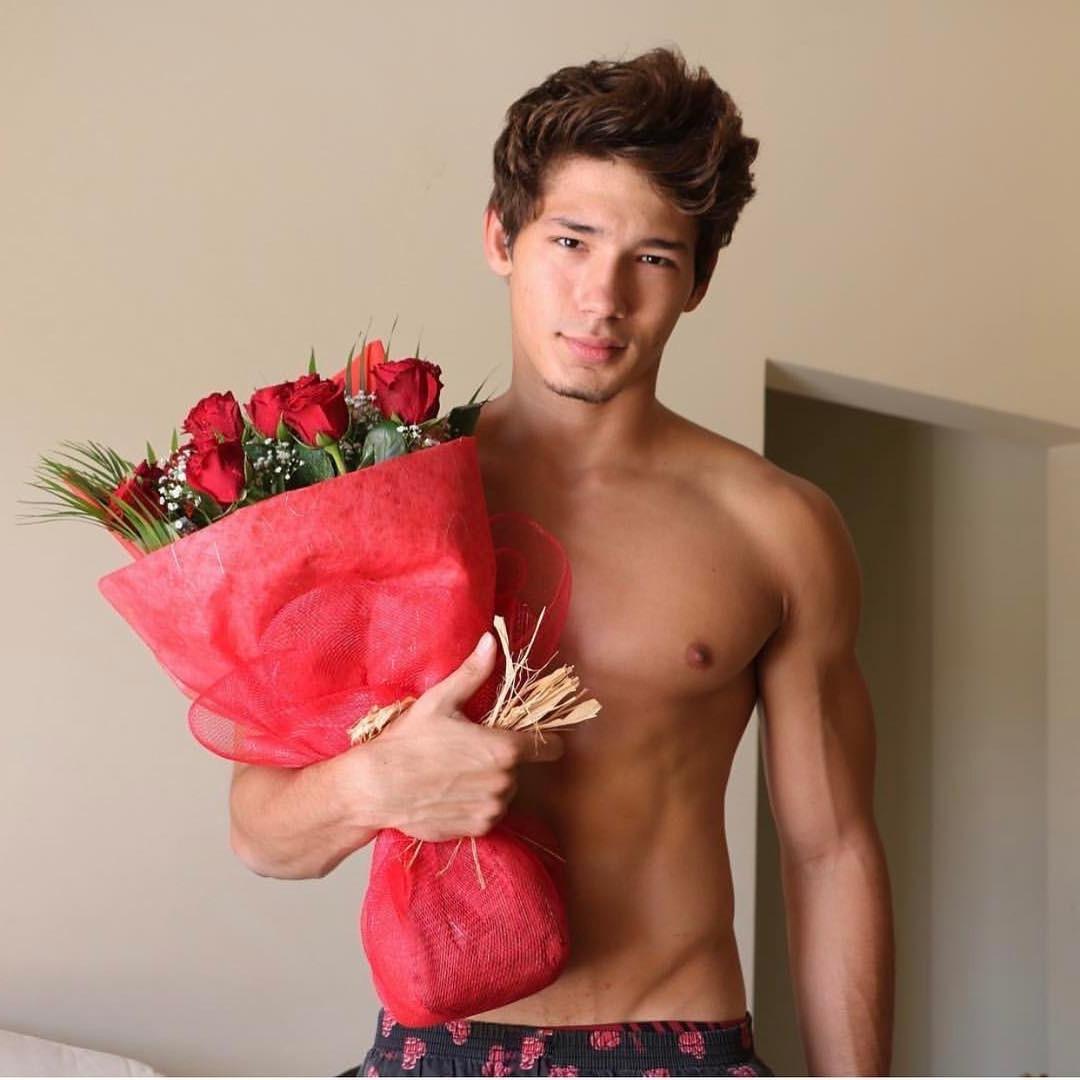 cute-young-spanish-male-model-shirtless-twink-beautiful-romantic-red-roses