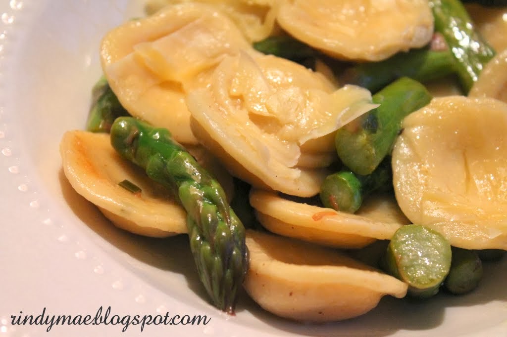 Rindy Mae Ravioli With Asparagus In White Wine Sauce