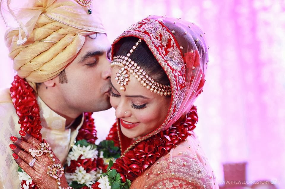 Tv Actress Aamna Sharif Wedding Photos Hot tv actress aamna sharif got married with her lover. tv actress aamna sharif wedding photos