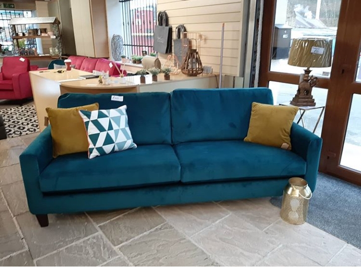 THE BEST EXDISPLAY FURNITURE STORE Hut