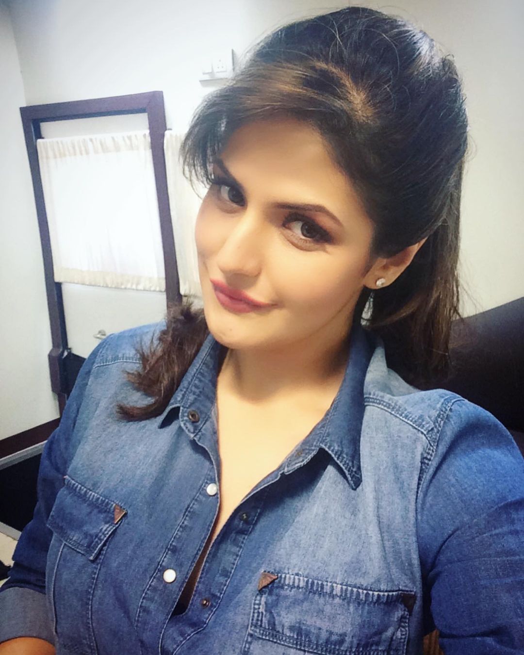 Zarine Khan Height, Weight, Age, Stats, Wiki, Movie, Picture, Image