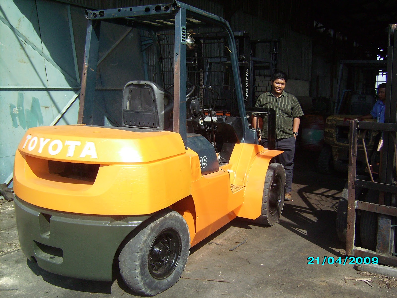sewa forklift jakarta barat 081290000082: 2015