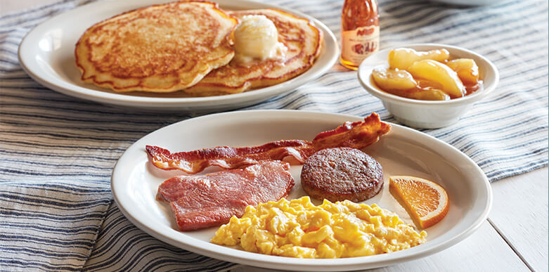 Hearstapps hips cracker Cracker Barrel Christmas Breakfast / Cracker Barrel Waitress Gets 1 200 Tip As Christmas Gift