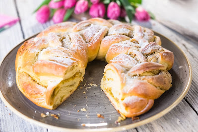 INTERNATIONAL:  Bread of the Week 66:  Easter Breads Around the World:  Recipes, Photos and Videos