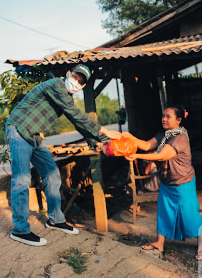 Komunitas Koempoel Jaoeh Berbagi Takjil dan Sembako Komunitas Koempoel Jaoeh Berbagi Takjil dan Sembako