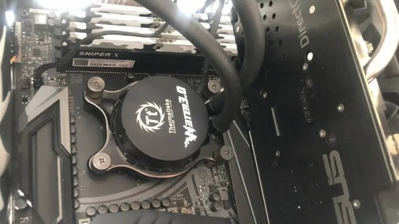 Водяное охлаждение для процессора lga 1700. Крепление водянки. Thermaltake водяное охлаждение для процессора. Corsair cw-8960046. Thermaltake water 3.