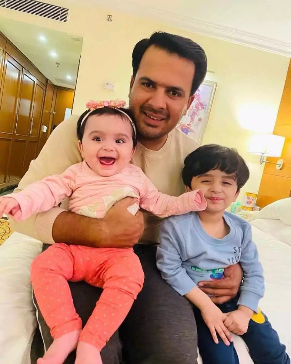 Beautiful Family Pictures of Sharjeel Khan With His Wife And Kids