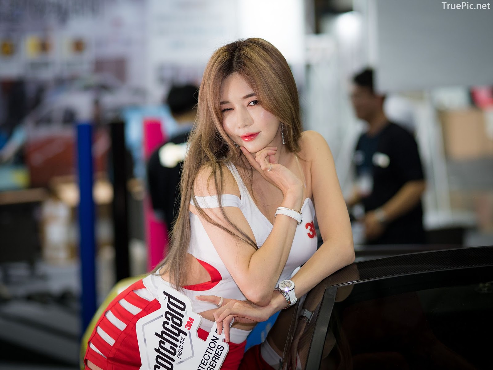 Korean Racing Model - Han Ga Eun - Seoul Auto Salon 2019 - Picture 1