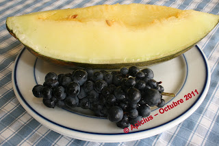  838º Menú, Garbanzos en su caldo con carne troceada, Muslos de pollo crocantes, ensalada y fruta. 