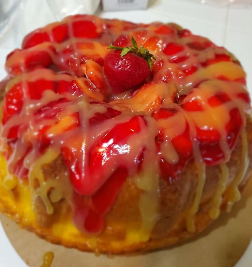 Lemon bundt cake with strawberries/glaze and lemon - Recipes