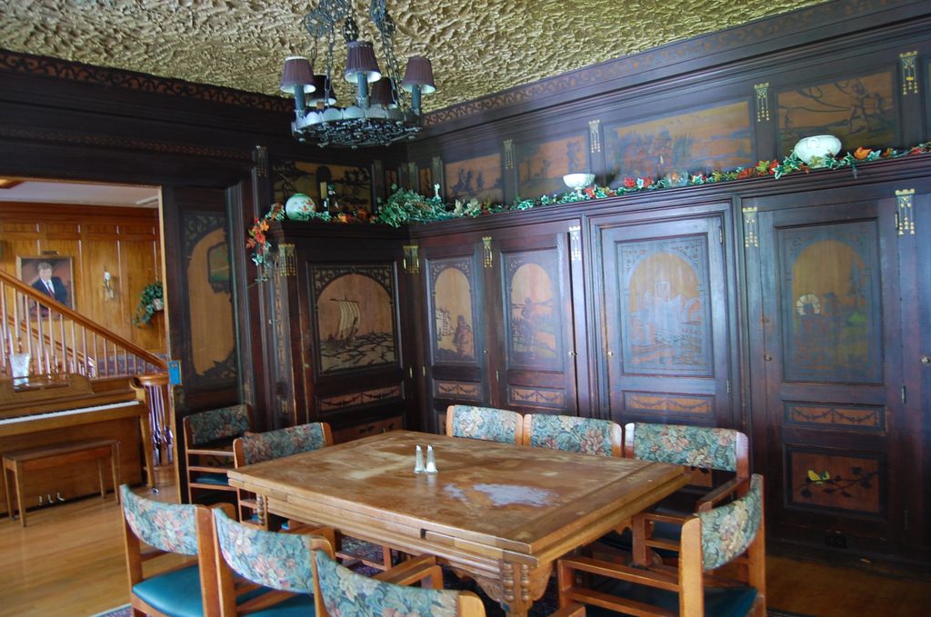 Sweet House Dreams 1927 Rutherglen Mansion Bed and Breakfast in