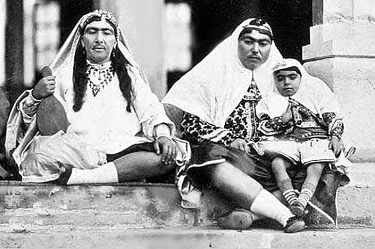 Принцесса долях. Жены из гарема Персидского шаха Насреддина-Шах Каджара 1870-е. Гарем иранского шаха Насера Каджара.