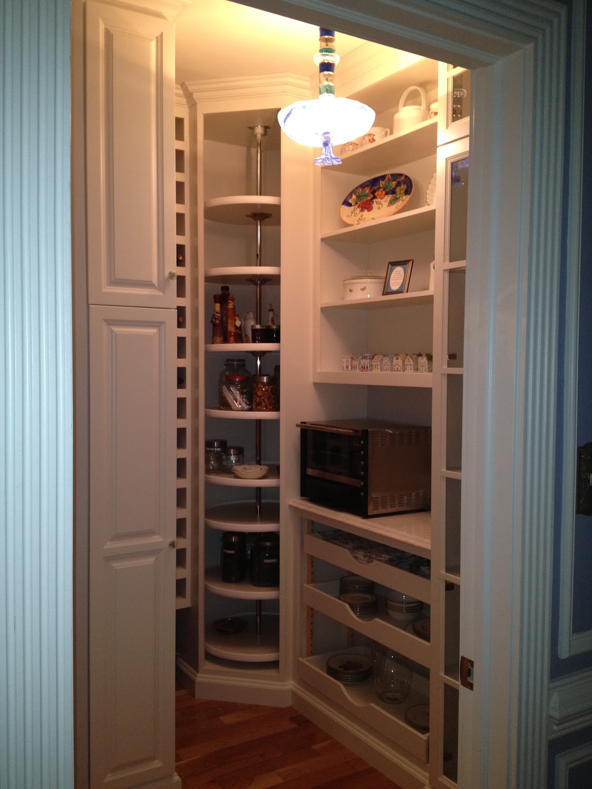 шкаф в кладовку для посуды