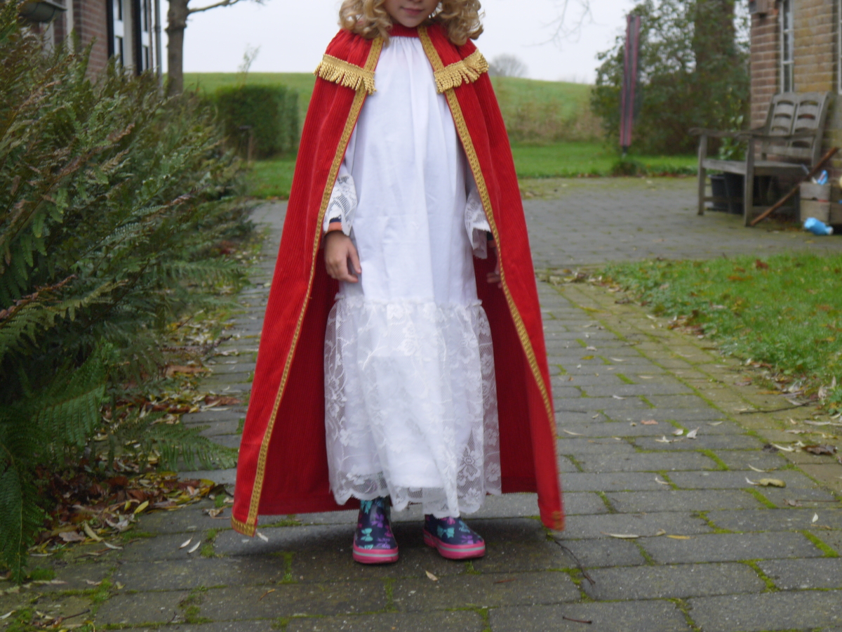 Yoghurt IJver Onze onderneming circle meets line: Snelle Sinterklaas outfit voor kinderen (tutorial)