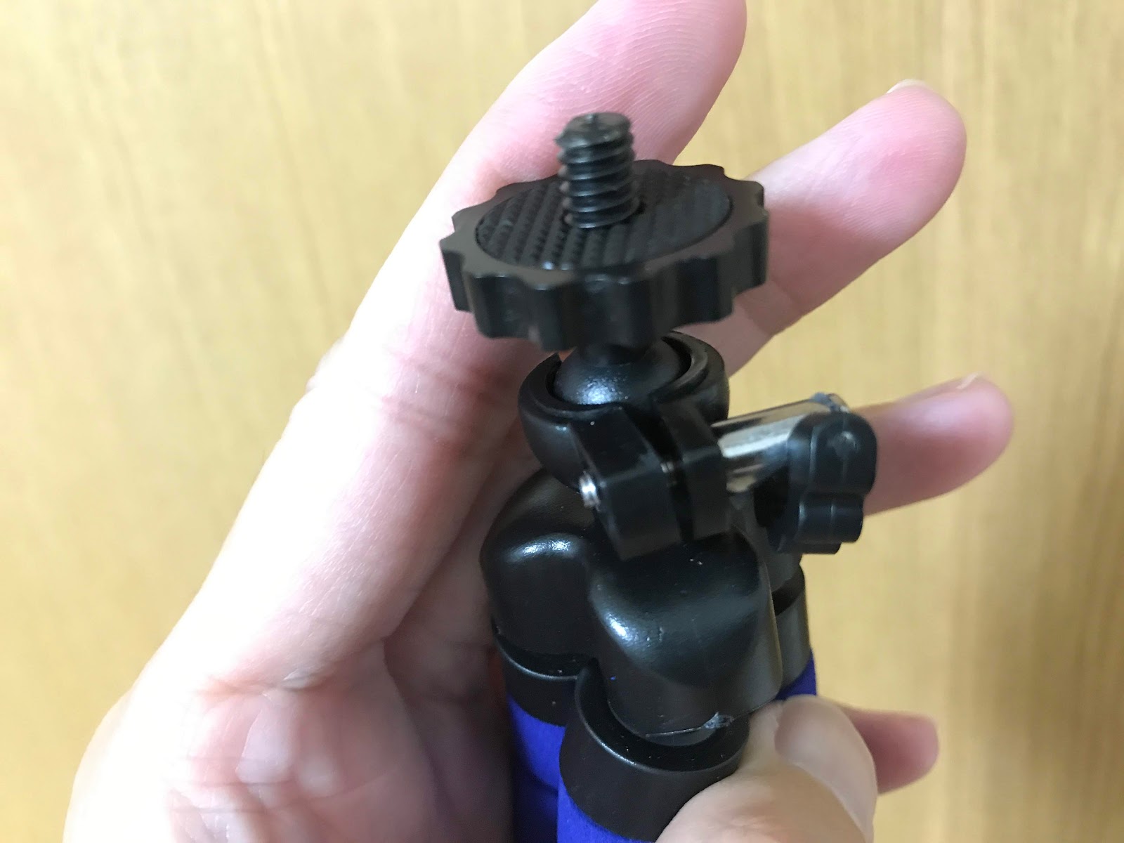 100円くねくね三脚 自由雲台