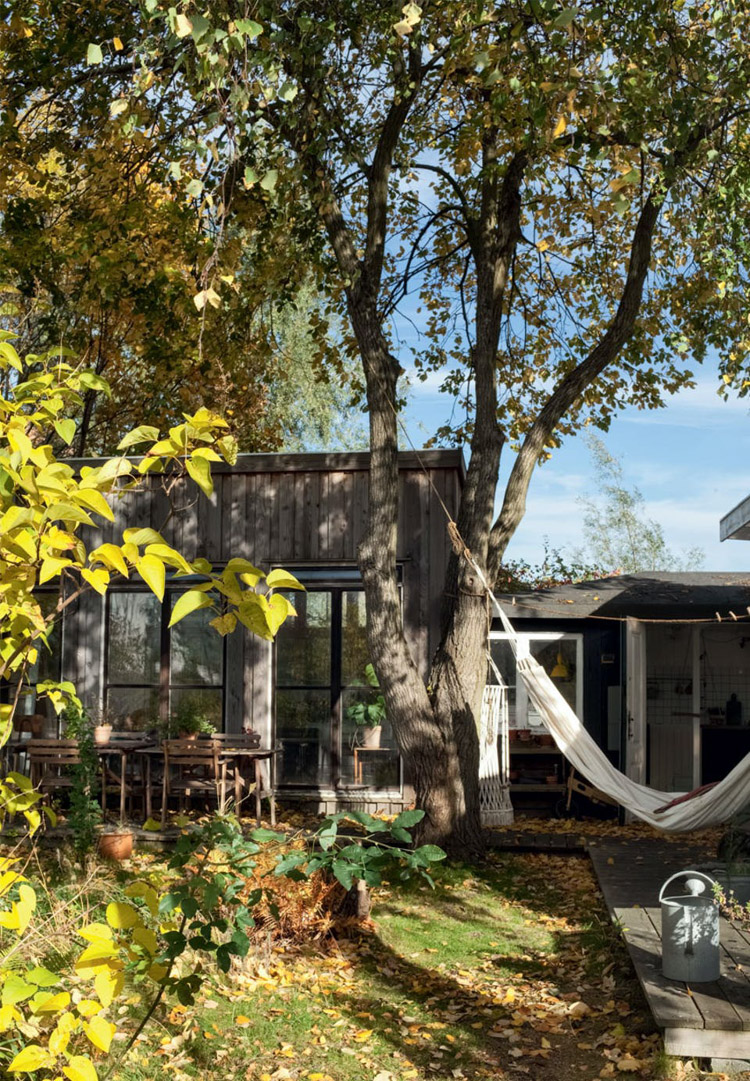 How to Craft a Paper Flower Ball for Valentine’s Day in 5 Easy Steps