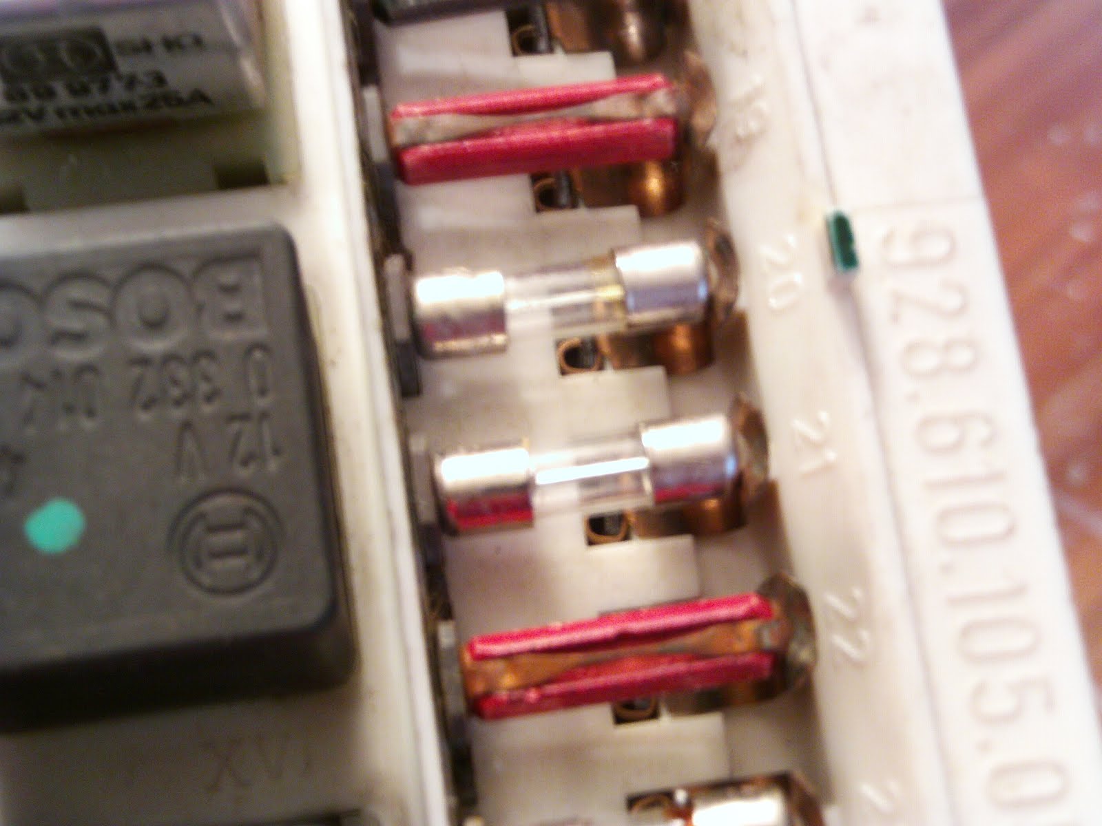 1982 Porsche 928 S Workblog SH4RK: Fuse Relay Board